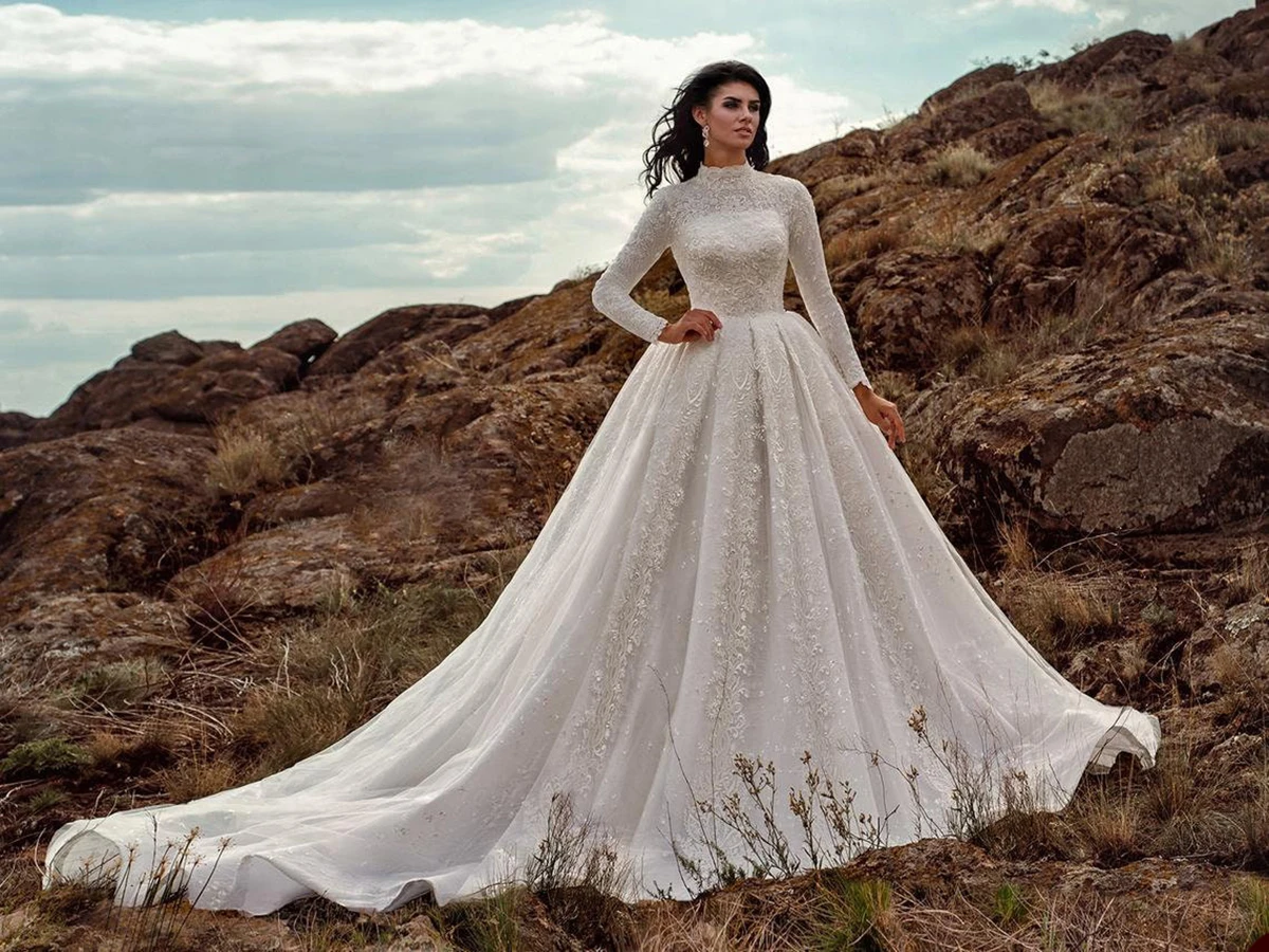 Vestidos de novia elegantes de una línea, cuello alto, manga larga, apliques florales, cuentas de encaje, Vestido de novia hecho A medida