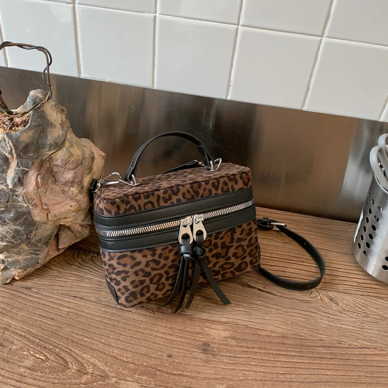 

Fashion Versatile Popularity Crossbody Bags for Women 2025 New Retro Hot Trendy Stylish Design Faux Suede Square Shoulder Bags