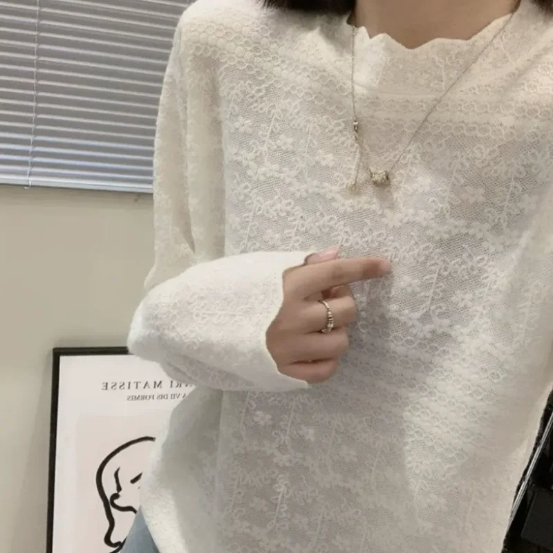 

2025 Lace Knitted Women's Relief Bottoming Loose Jacquard Long-sleeved Round Neck Temperament Top