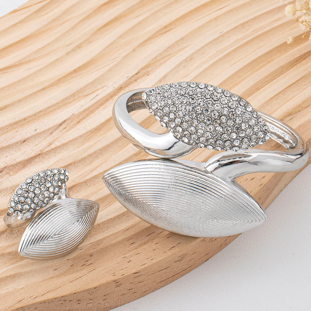 Vintage vergoldetes Blatt-Armreif-Ring-Set, vollständig mit Strasssteinen besetztes Armband, verstellbarer Ring für Damen, Abendparty-Schmuck – Detail 7