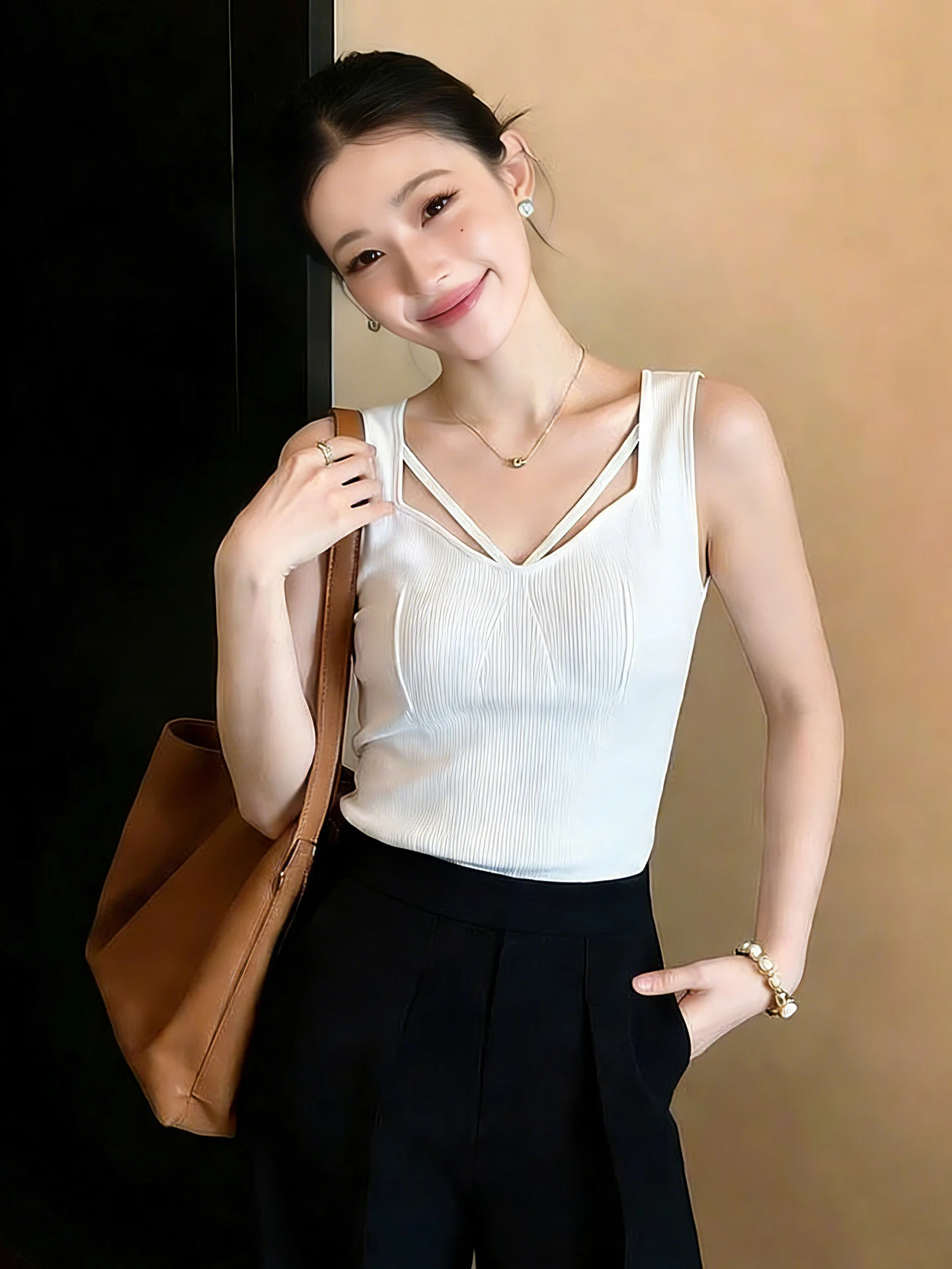 Slim Fit  Color Knitted Sweater Vest Women's Style Fashion Design Sleeveless Top Crew Neck Autumn Collection 2026