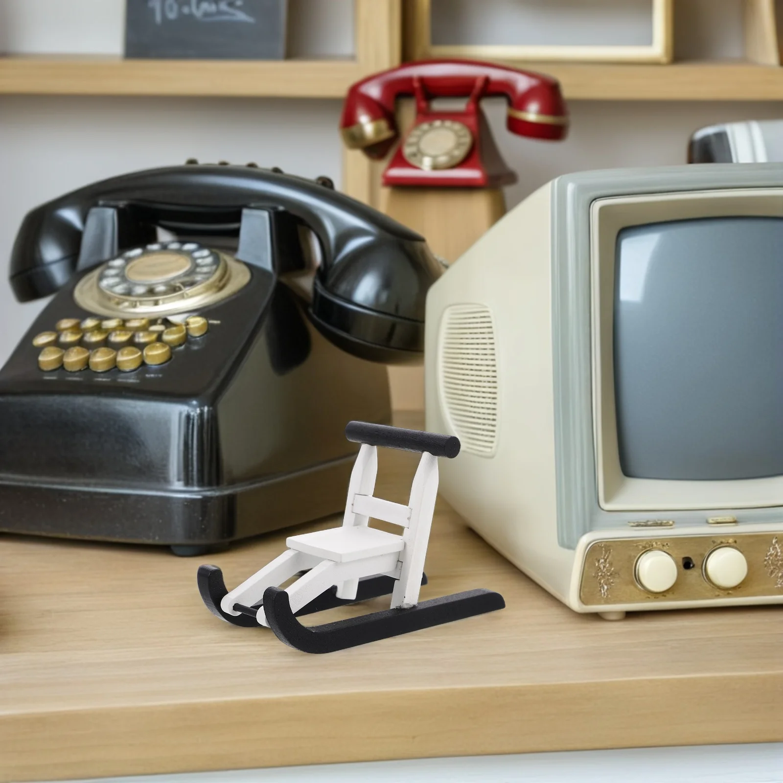 

4Pcs Miniature Wood Sleigh Christmas Ornament Traditional Craftsmanship Dollhouse Accessory Mini Decorative Figures