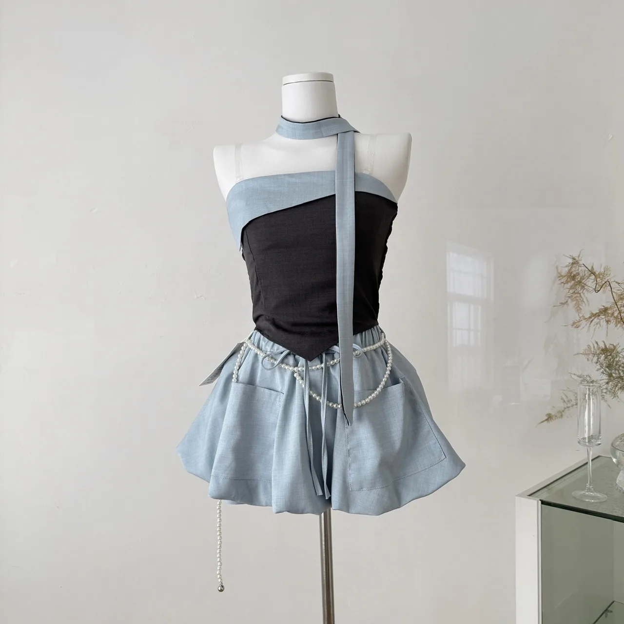 

Американский ретро пряный джинсовый цвет Blo Ne Hanging Tube Top + юбка с высокой талией, брюки, комплект из двух предметов Spicy ort