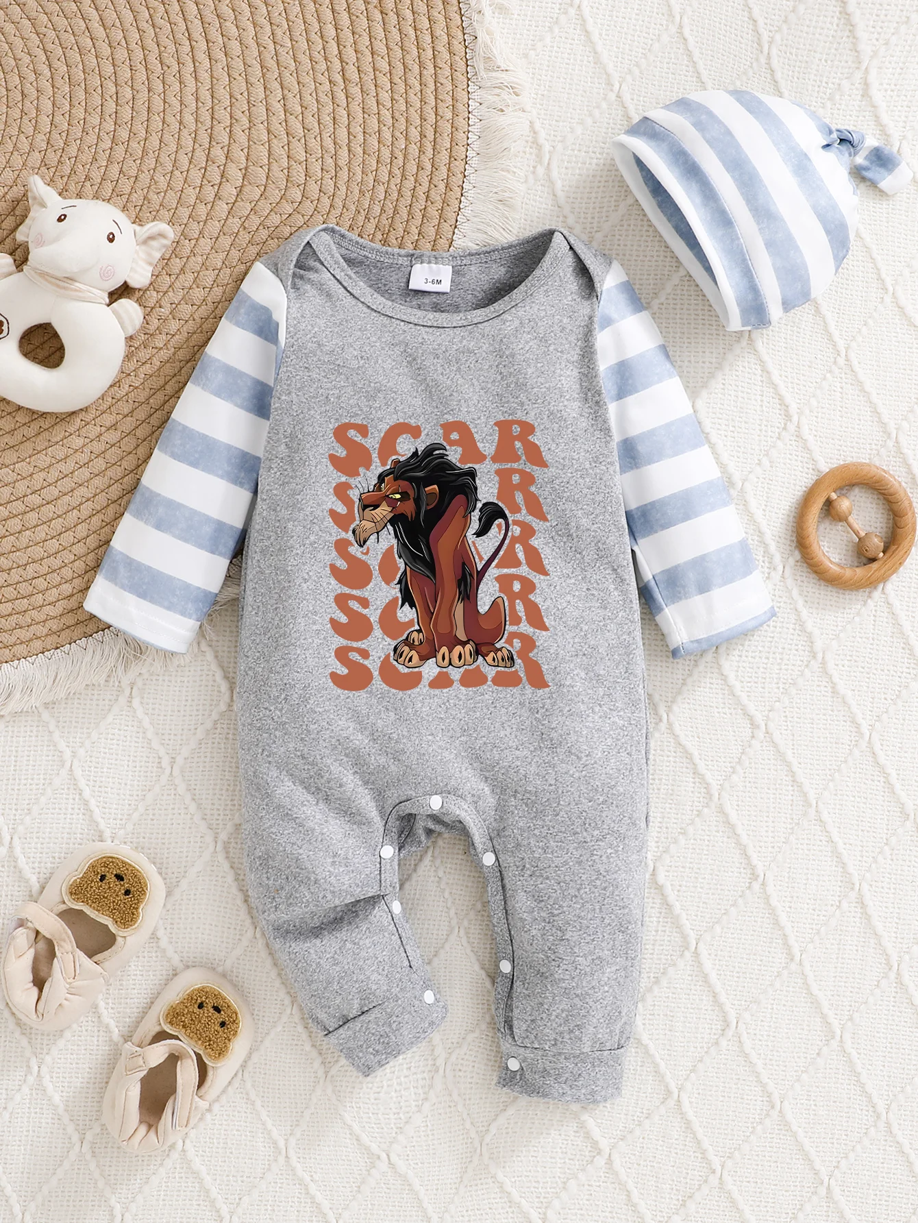 

【Официально лицензированный】 Комбинезон с капюшоном для малышей Disney «Скар»: принт с надписью «Скар», мягкая и комфортная ткань