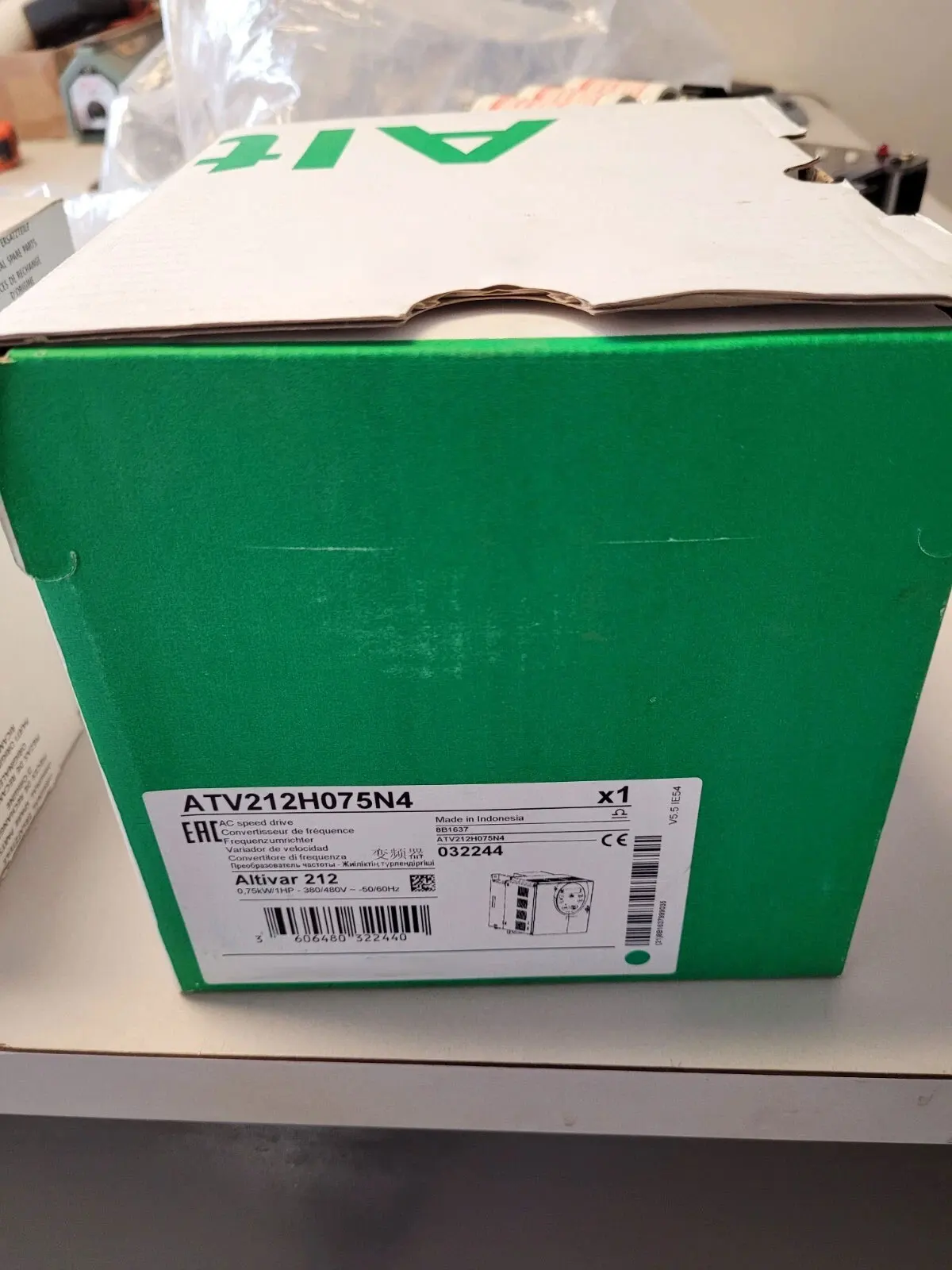 

100% New Genuine ATV212H075N4 ATV212HU15N4 ATV212HU22N4 frequency inverter