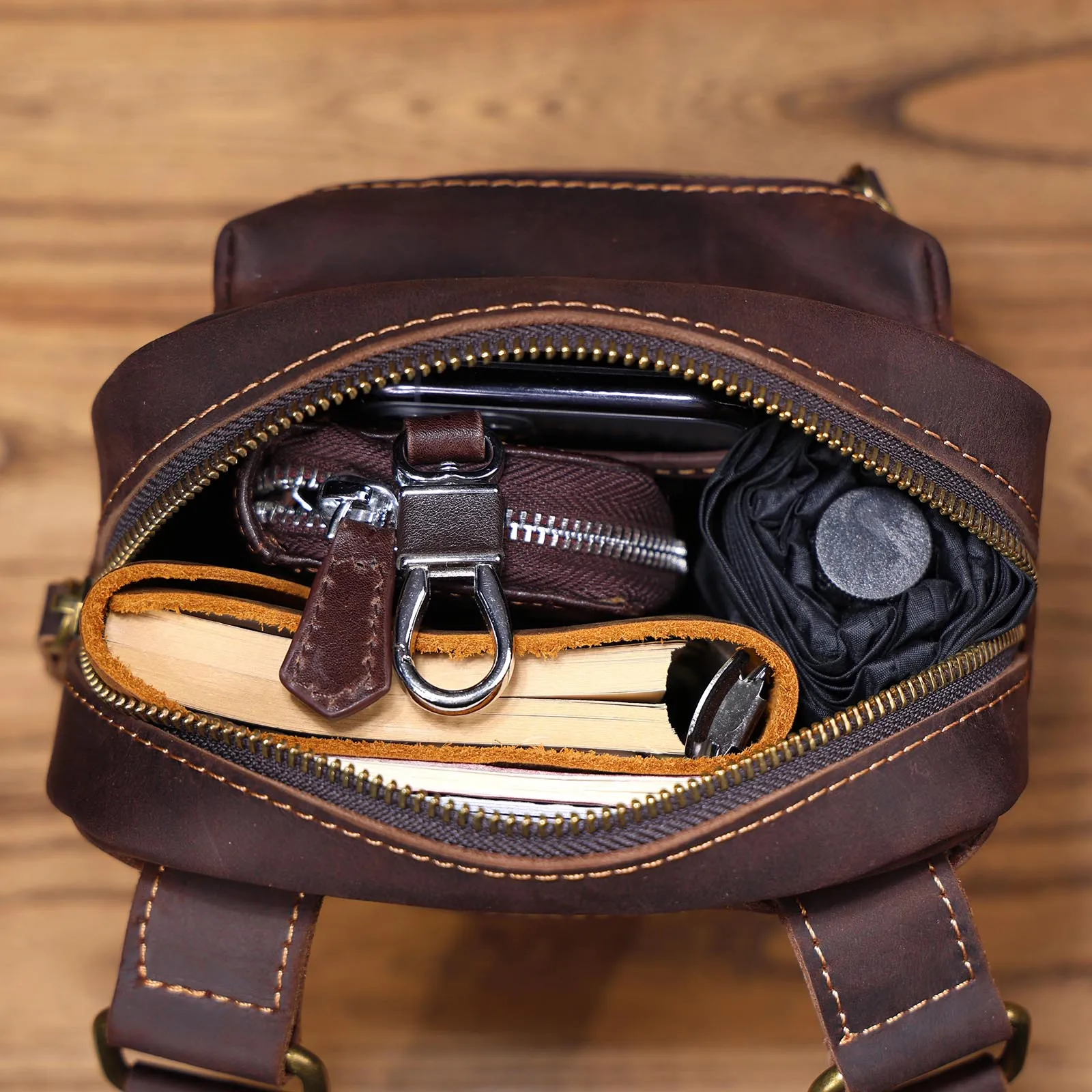 Echte Leder Herren-Freizeit-Umhängetasche, Mini-Handytasche, Crossbody-Tasche, Modische Rindsleder-Brusttasche aus Crazy Horse Leder – Detail 23
