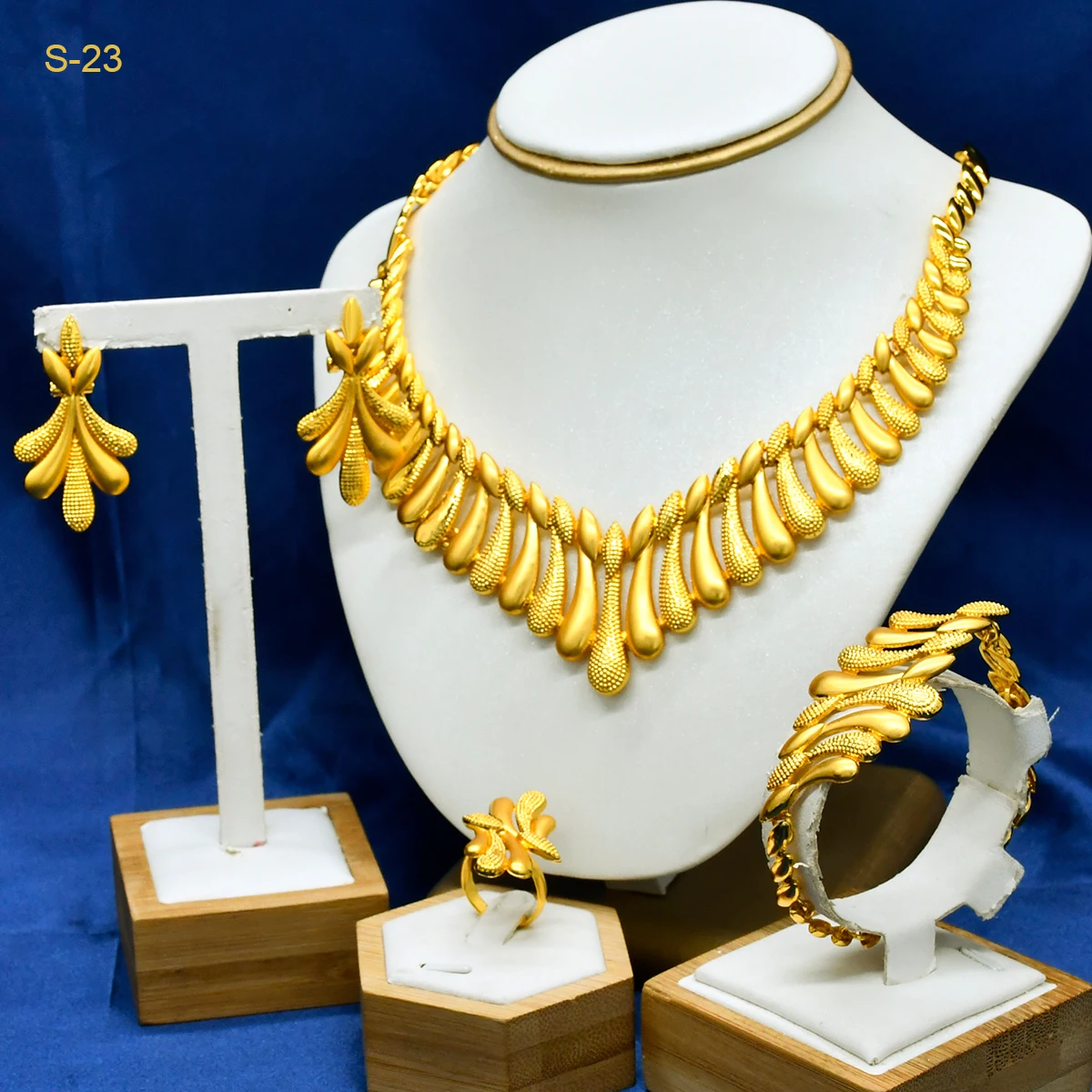 Indisches Braut-Schmuckset aus vergoldetem Gold für Frauen, nigerianisch-afrikanisches 24K Goldfarbenes Anhänger-Halsketten-Ohrring-Set, Dubai Partygeschenke