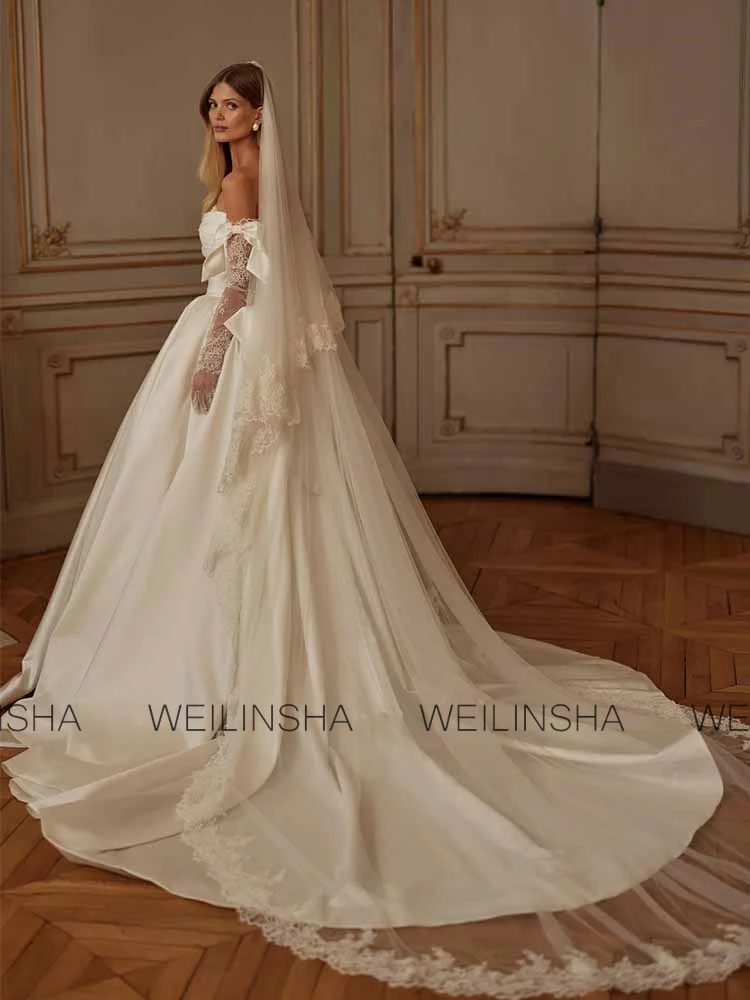 Formele Hal Trouwjurken Satijn A-lijn Bruiloft Jurken Ivoor Off-the-shoulder Kanten Strikjes Ruches Staart Trouwjurken