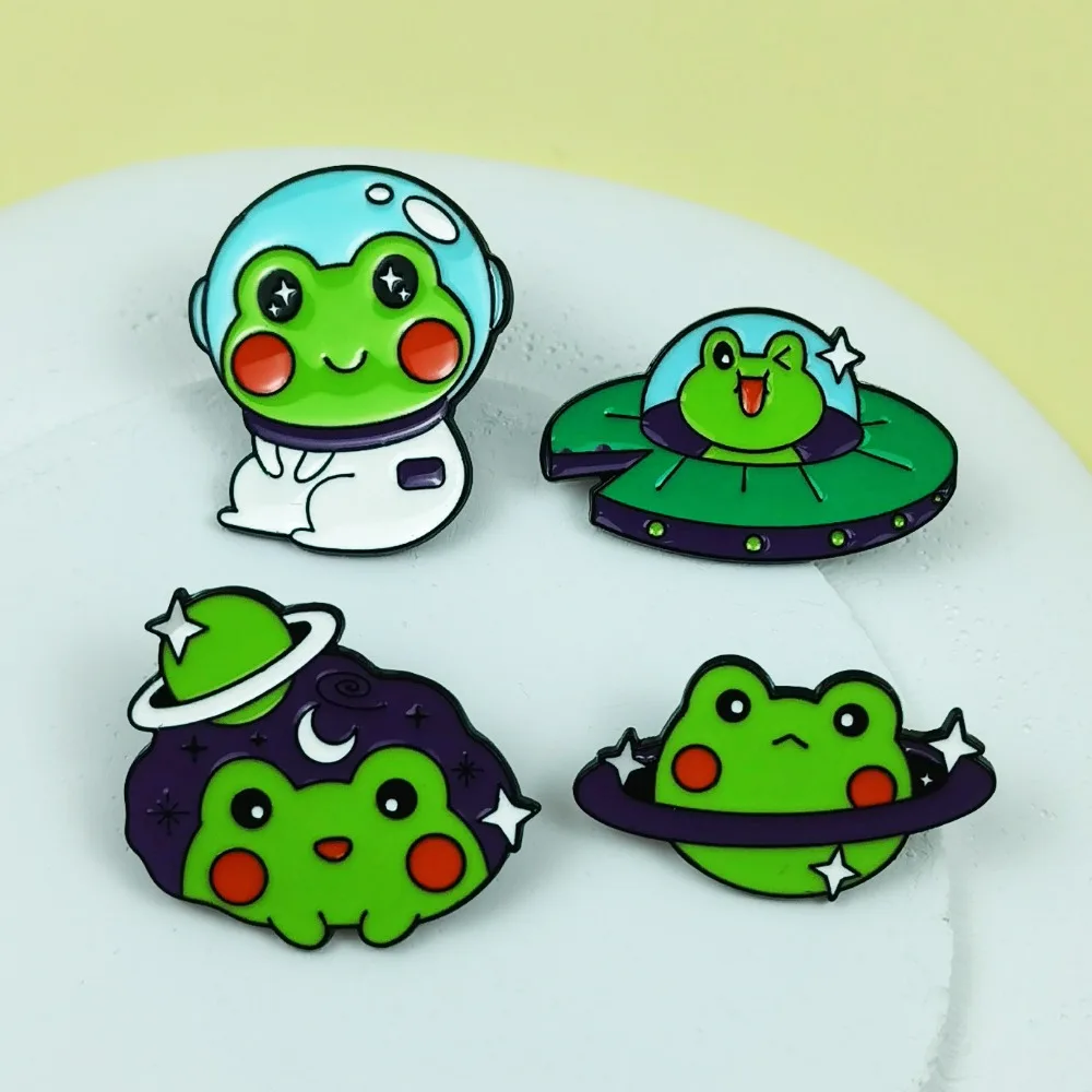 Cartoon Creative Alloy Badge Cute Frog Astronaut Brooch Fashion Jewelry Pin Drip Oil High-end Light Luxury Decoration Accessory