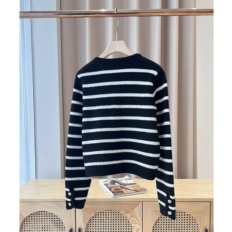 2023 Autumn France Style Vintage Women's High Quality White Black Stripe Cardigans Knitted Coat F311