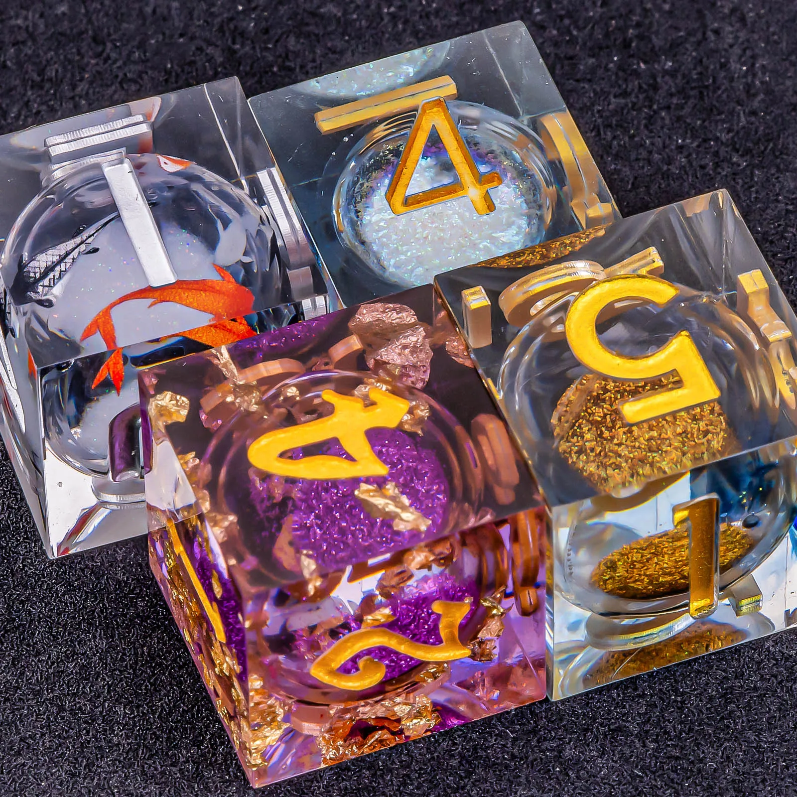 مجموعة نرد متعدد السطوح من Mystery Box DND - نرد D20 & D60 من الراتنج الأساسي السائل - صندوق أعمى فردي للزنزانات والتنينات