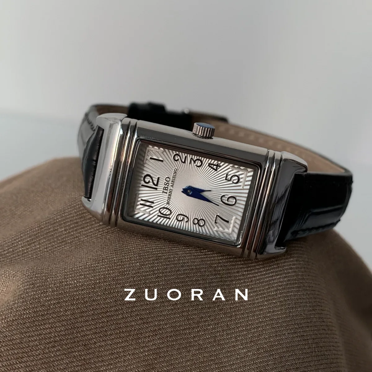 ساعة يد نسائية رائعة أنيقة وفاخرة بتصميم منزلق من الجلد مربعة الشكل متعددة الاستخدامات ساعة رقمية للسيدات. #3