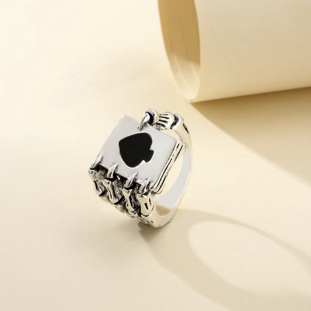 Creative Drop Nectarine Heart Playing Card Skull Hand Ring For Women Same Style Ladies Hip Hop Ring Birthday Party Jewelry Gift