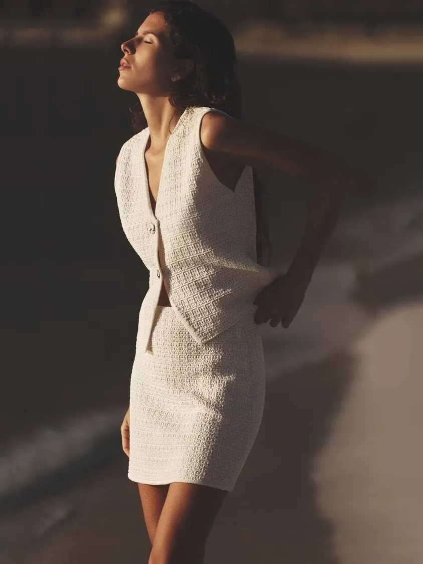 여름 신상 여성 니트 V넥 민소매 텍스처 베스트 탑 하이웨이스트 숏 스커트 출근룩 단색 원피스