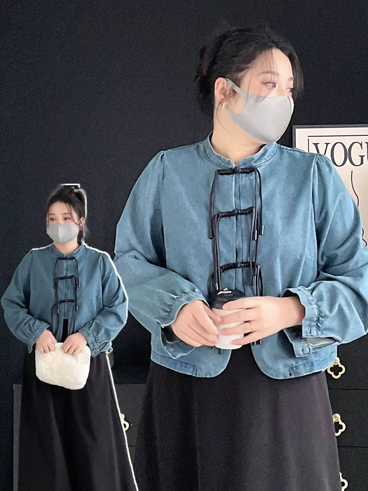 

Комплект из джинсовой ткани для полных женщин: утягивающий топ и длинная юбка А-силуэта. Весенний модный ансамбль.