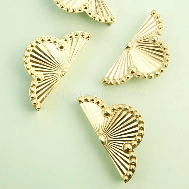 

Vintage Brass Cabinet Door Handles French Light Luxury Four Leaf Flower Wardrobe Door Drawer European Handles for Furniture