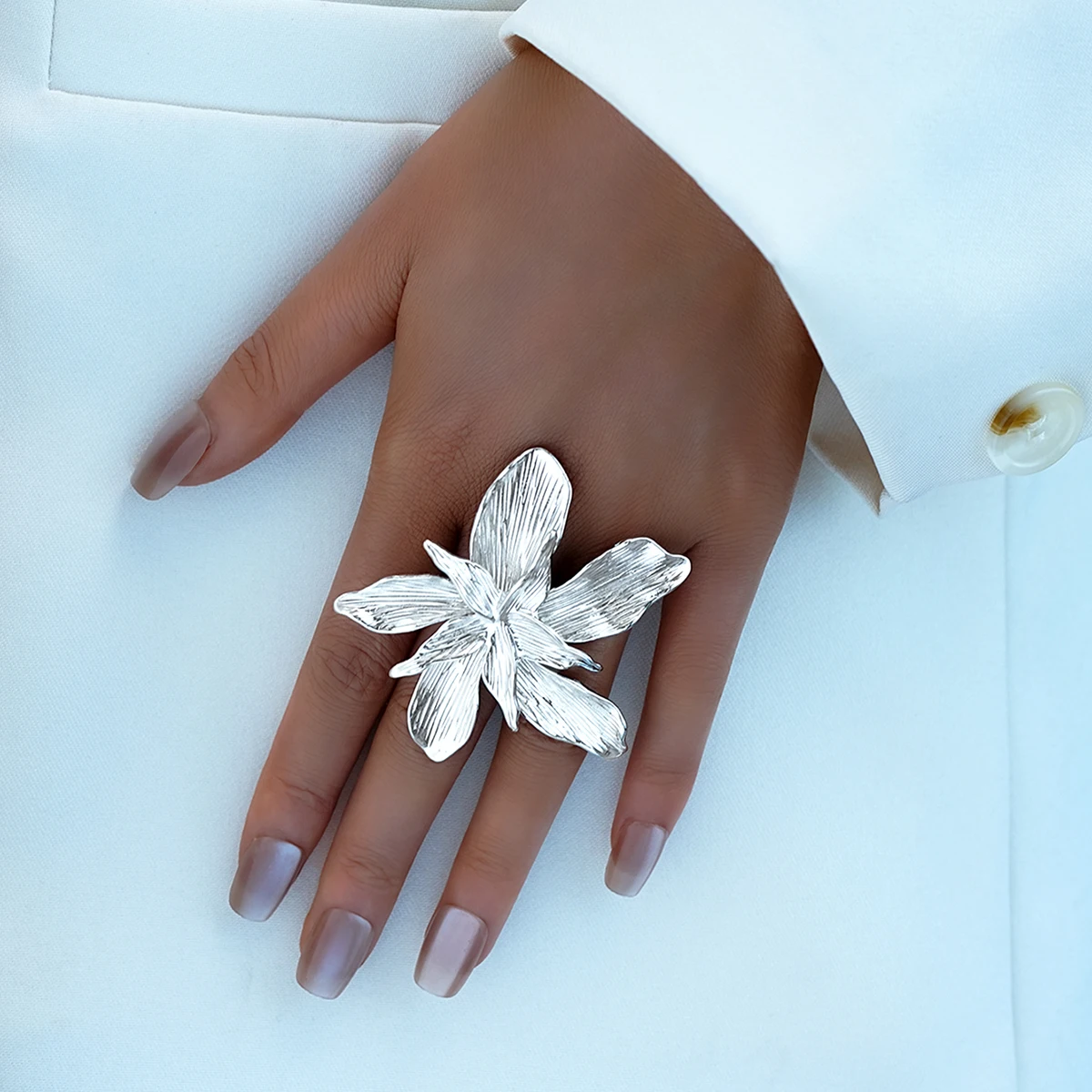 Fashion Exaggerated Flower Wide Ring For Women Elegant Vintage Design Chunky Metal Open Rings Holiday Daily Wear Jewelry Gifts