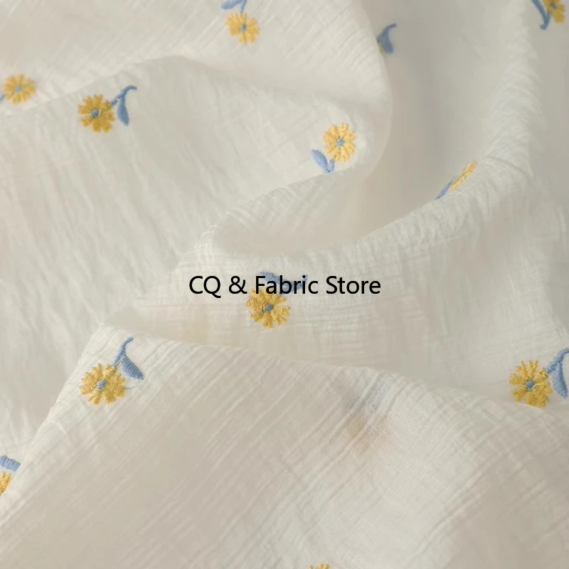 Tessuto leggero con margherite ricamato per camicia estiva Abbigliamento per bambini Protezione solare fai-da-te Stile Ins al metro