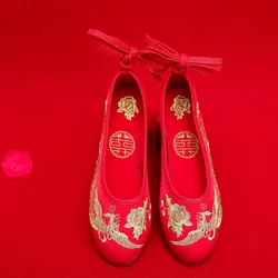 Scarpe da ricamo di grandi dimensioni scarpe Hanfu scarpe antiche cinesi da donna per la sposa suola rossa scarpe di stoffa ricamate in filigrana dorata