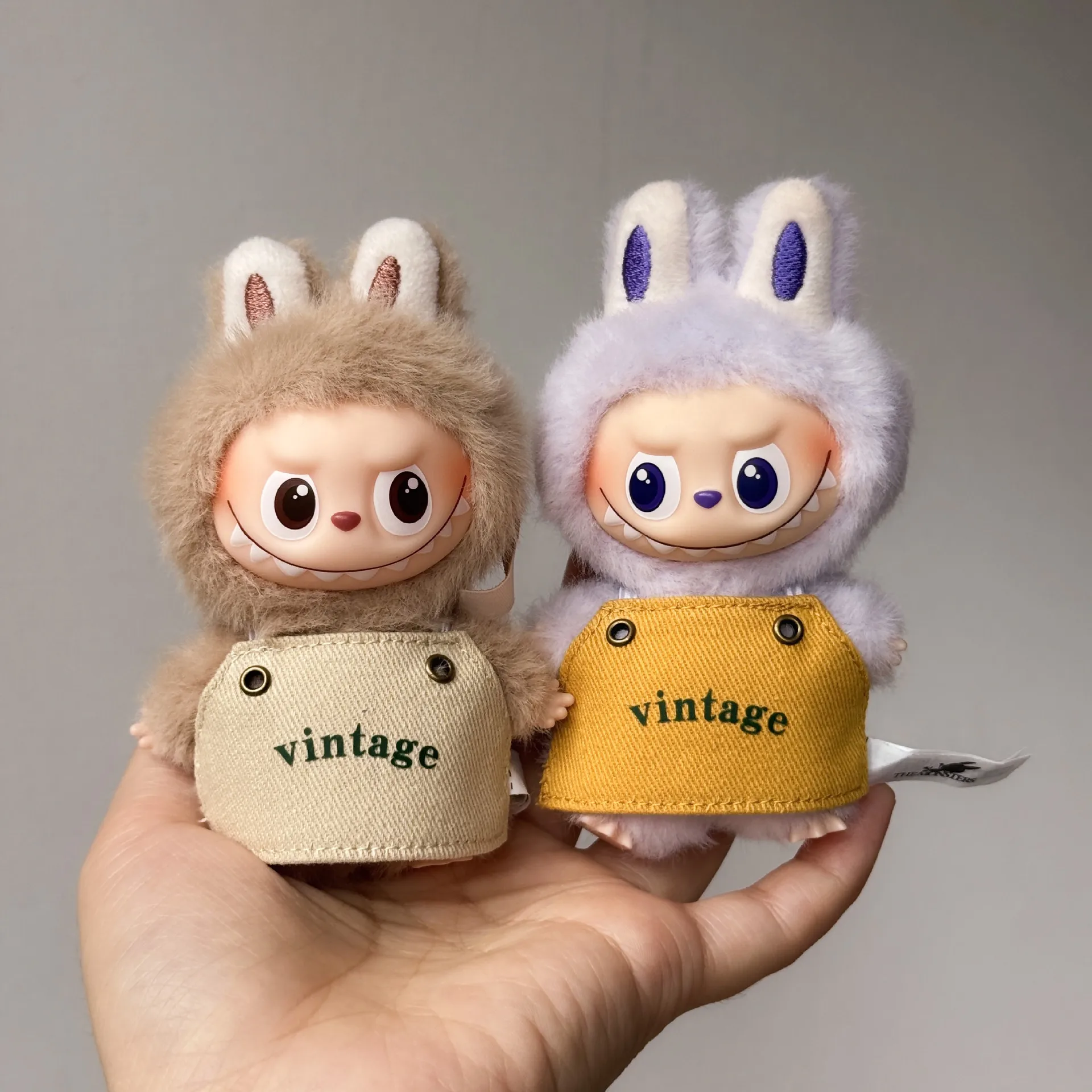 

New Doll Outfit For 4th Gen Mini LABUBU 4.0 Pin For Love Series 10cm Retro Lettered Apron With Sheer Knit Scarf