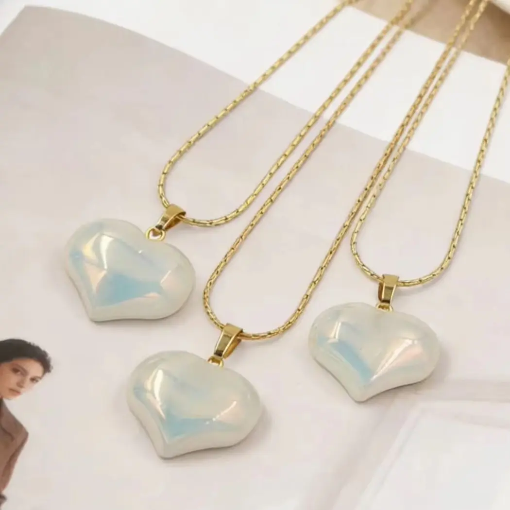 WT-N1336 WKT Lovely Style Heart-Shaped Pendant Natural Luster Crystal Charms With Gold Chain Women Necklace Jewelry Gifts