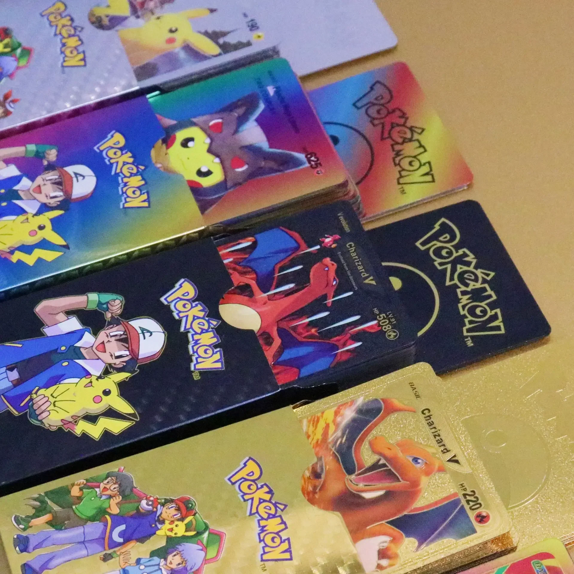 55 Uds. Tarjetas de Pikachu de lámina dorada en inglés, tarjetas originales doradas, plateadas y negras, soporte de juego de Anime, paquete de tablero, serie de juguetes de regalo para niños