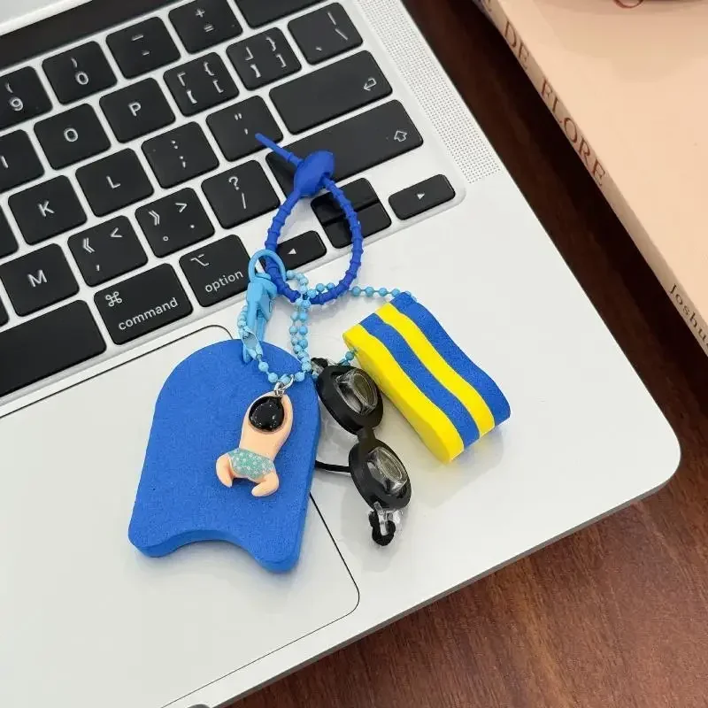 Niedlicher Schlüsselanhänger mit Schwimmthema, Mini-Schwimmbrille, Kickboard, Schwimmer-Anhänger, Strandtaschen-Dekoration, Geschenk für Schwimmer und Sportliebhaber – Detail 3