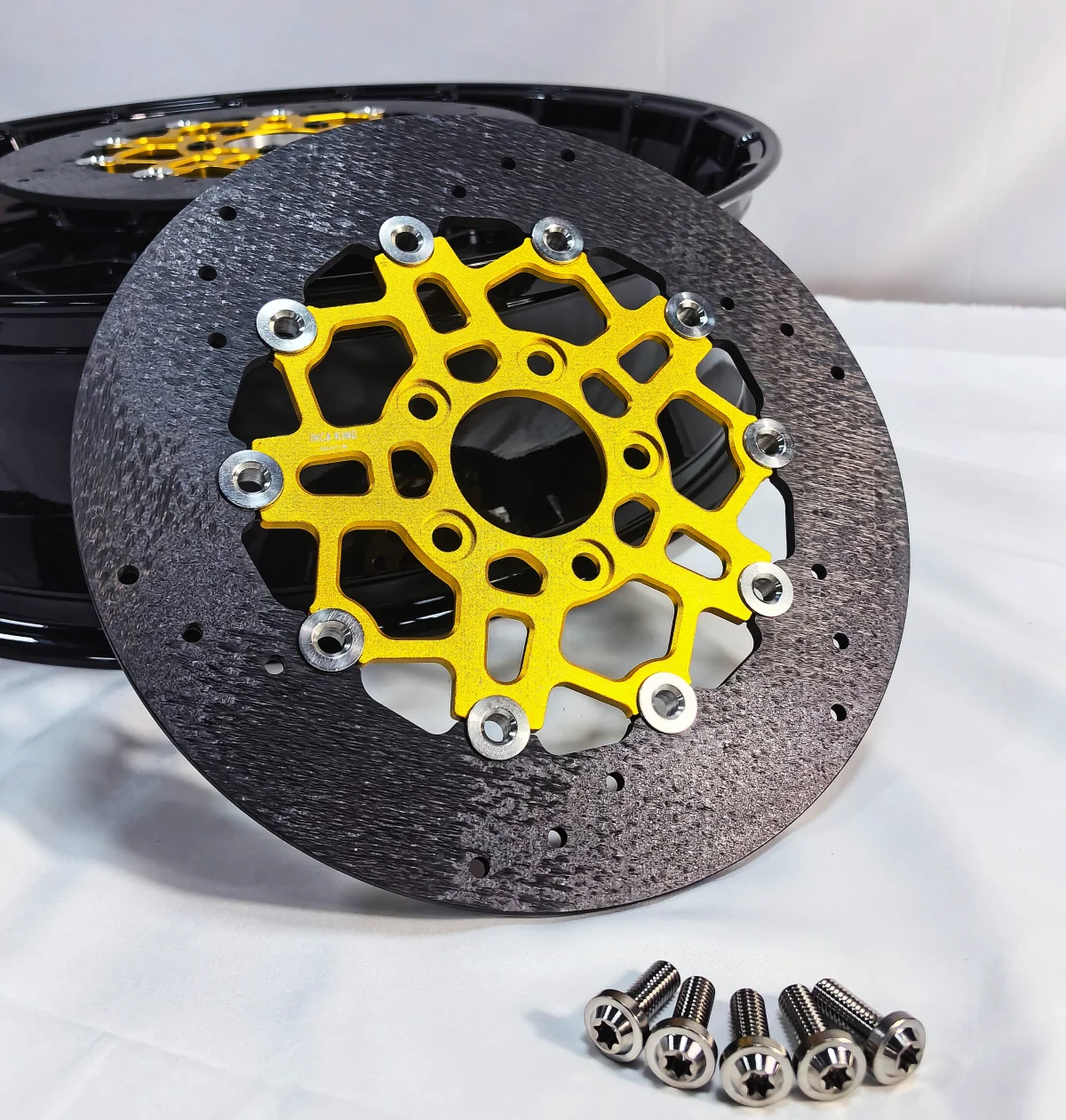 

Индивидуальные углеродно-керамические тормозные диски, модель 001, 11,8/11,5, услуги по изготовлению продукта