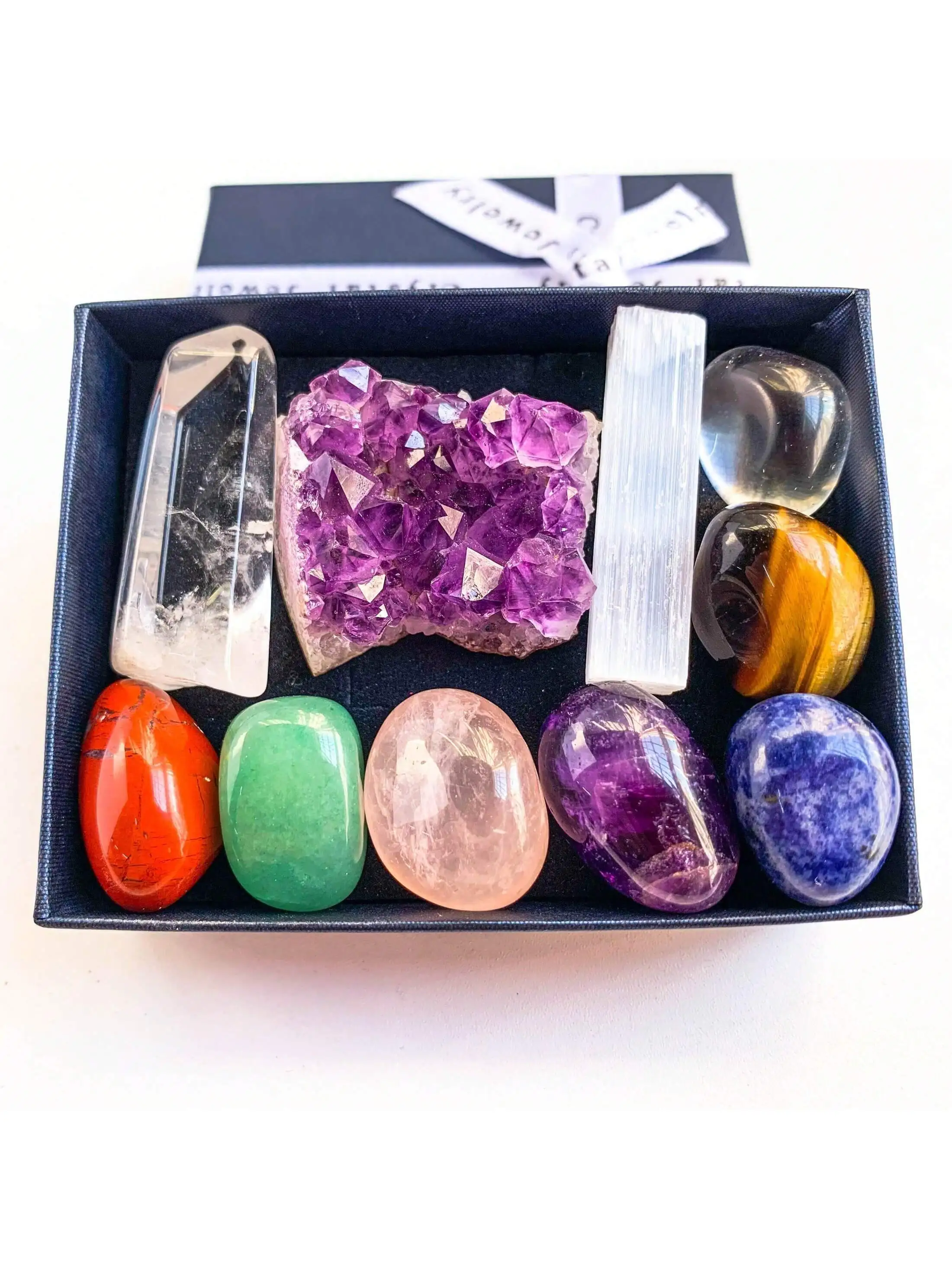 1 boîte de collection de cristaux naturels pour chakras - Ensemble cadeau de grappes d'améthyste, de grottes d'agate et de sélénite - Décoration de meubles en cristal pour Noël et Thanksgiving