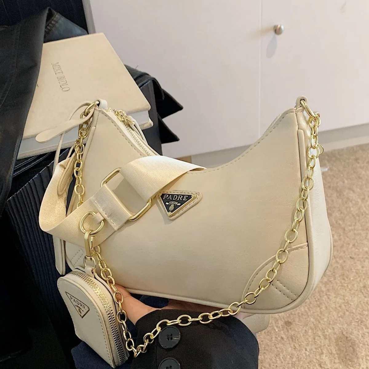 

​​2025 Crinkled Leather Convertible Tote Art Basel Chic, Adjustable Strap Knot Detail Mini Bag Lightweight Ski Trip Essentials​​