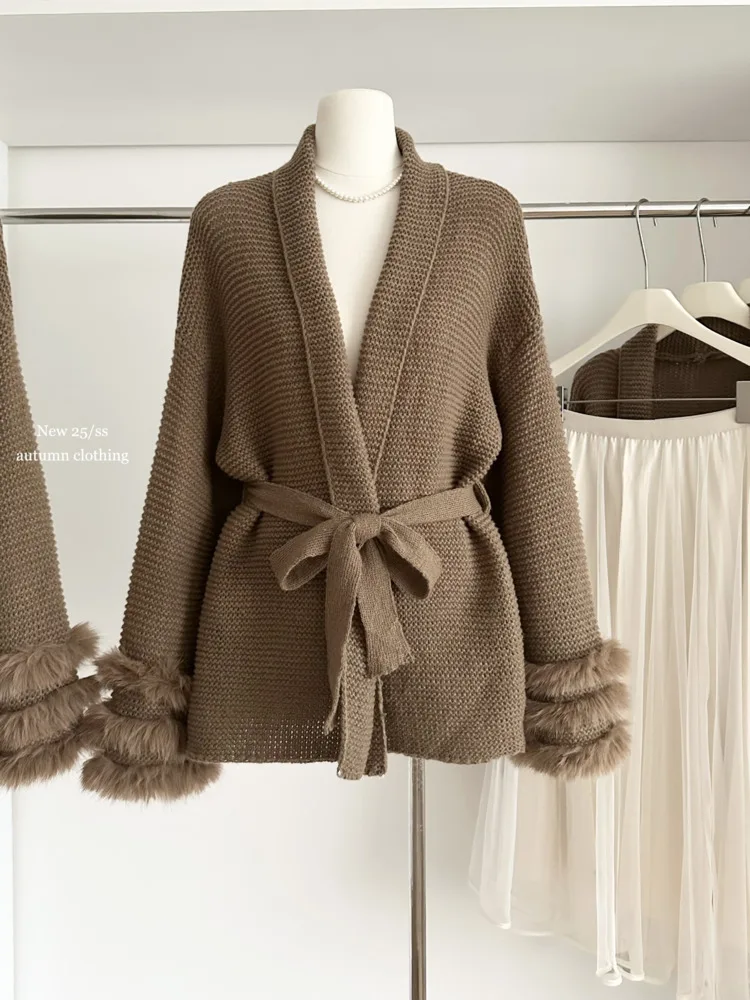 

2025 вязаный кардиган во французском стиле для женщин, повседневная зимняя куртка в стиле ретро с поясом, повседневные свободные драпированные шикарные топы Pure Desire