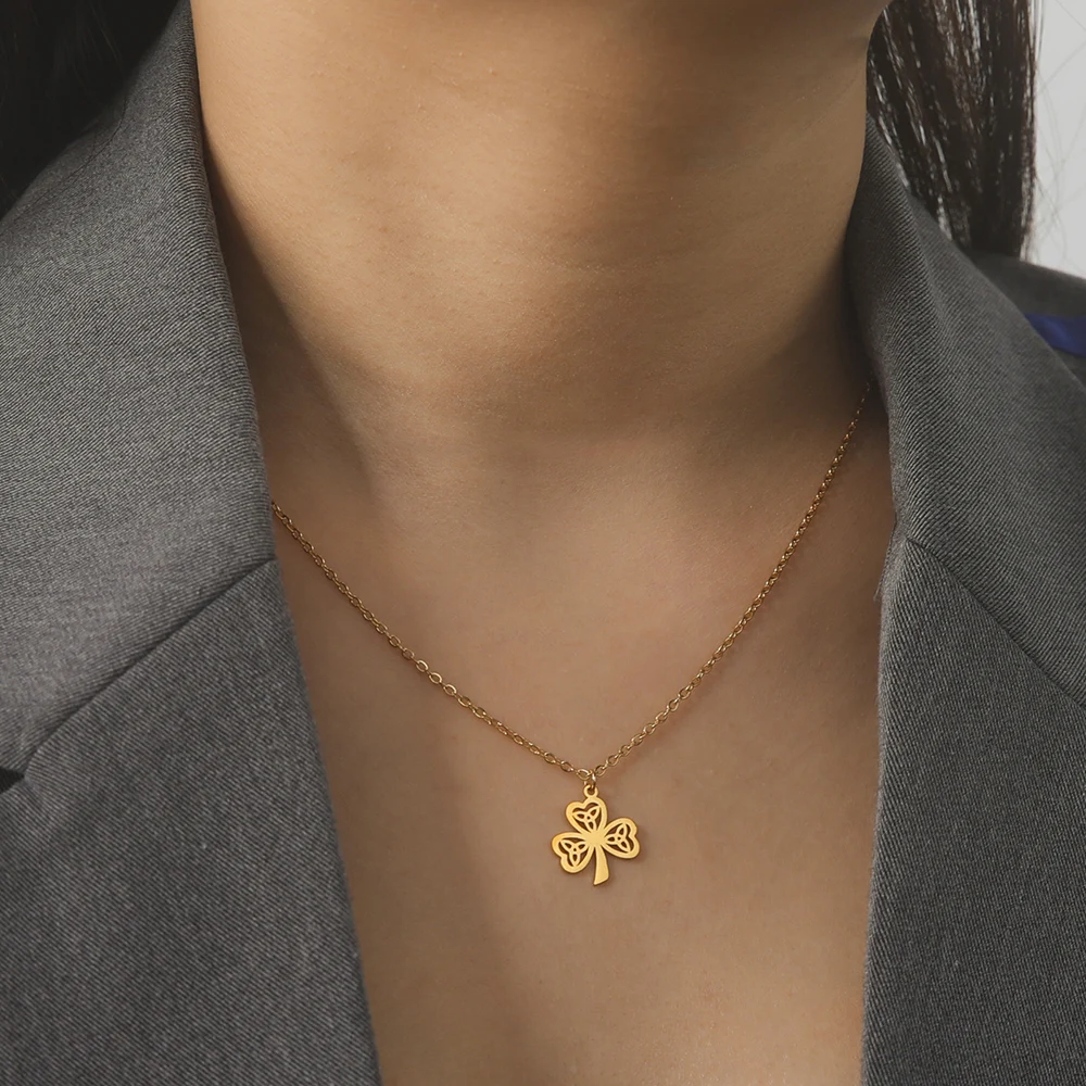 Dawapara Shamrock Lucky Necklace Three Leaf Heart Trinity Knot Irish St Patrick Symbol Charm Stainless Steel Religious Amulet