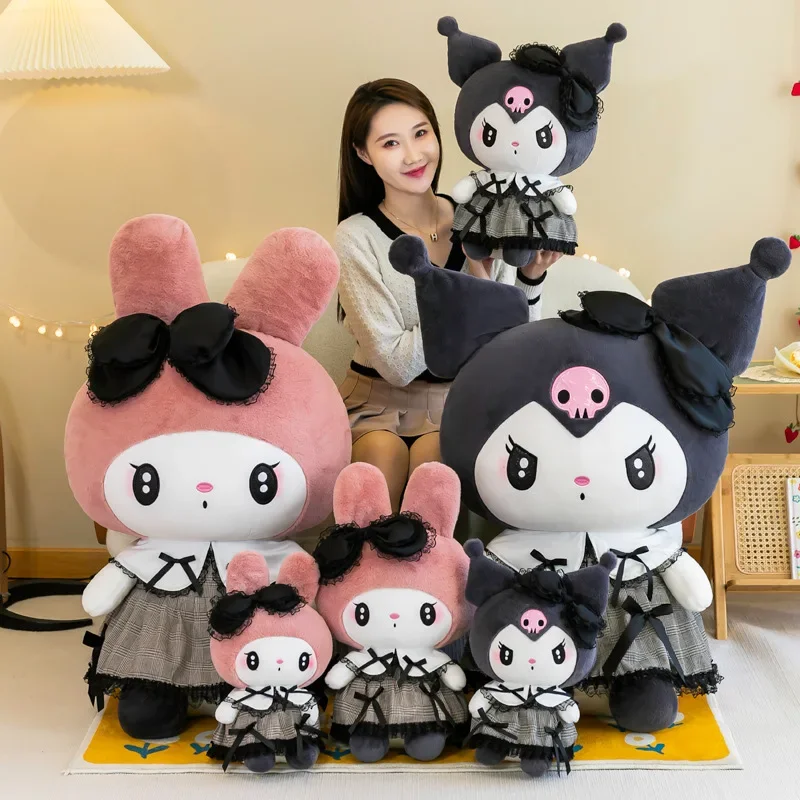 Jouets en peluche Sanurgente Black Kuromi Melody pour filles, poupées en peluche Kawaii, oreiller de coussin de canapé de dessin animé, jouet en dentelle gothique sombre, cadeau d'anniversaire