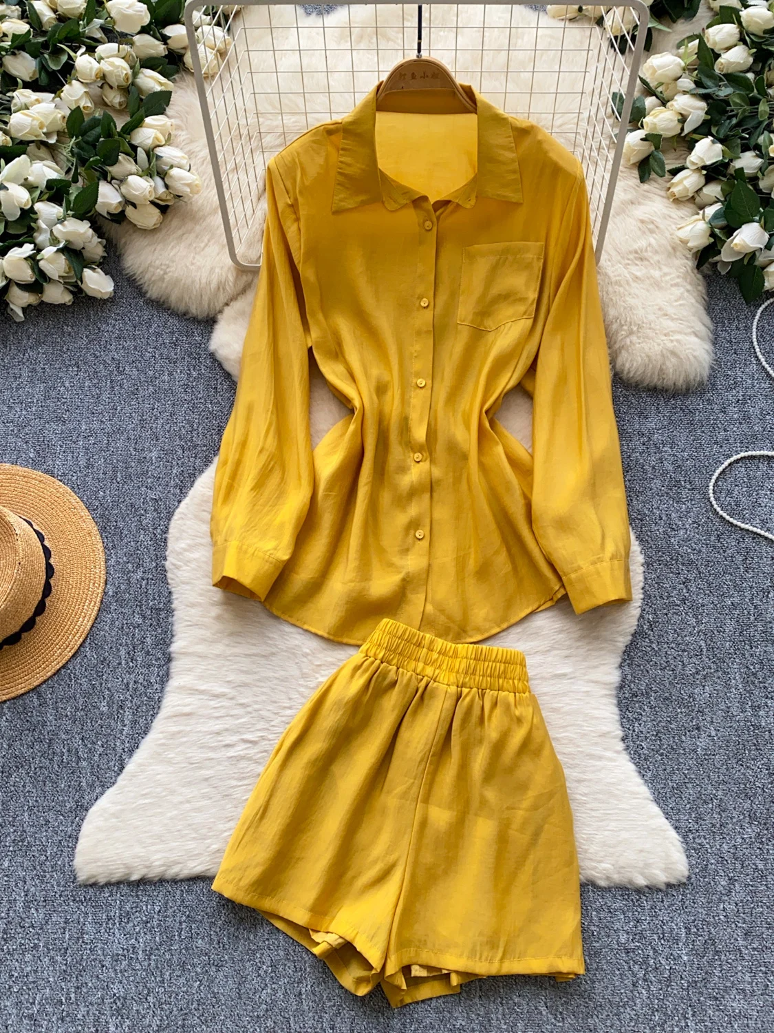 

Yellow Shirt Shorts Two-Piece Set Women's Autumn Slimming Commute Ensemble High Waist Flattering Belted Fashionable Outfit