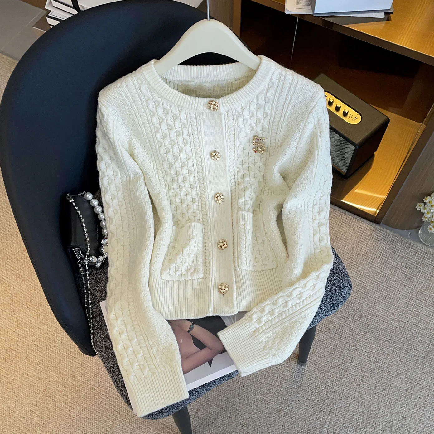 

Soft Long Sve Knitted Cardigan with ket And Bead Flower Design High End Women's Autumn Winter Faion Commute Sle