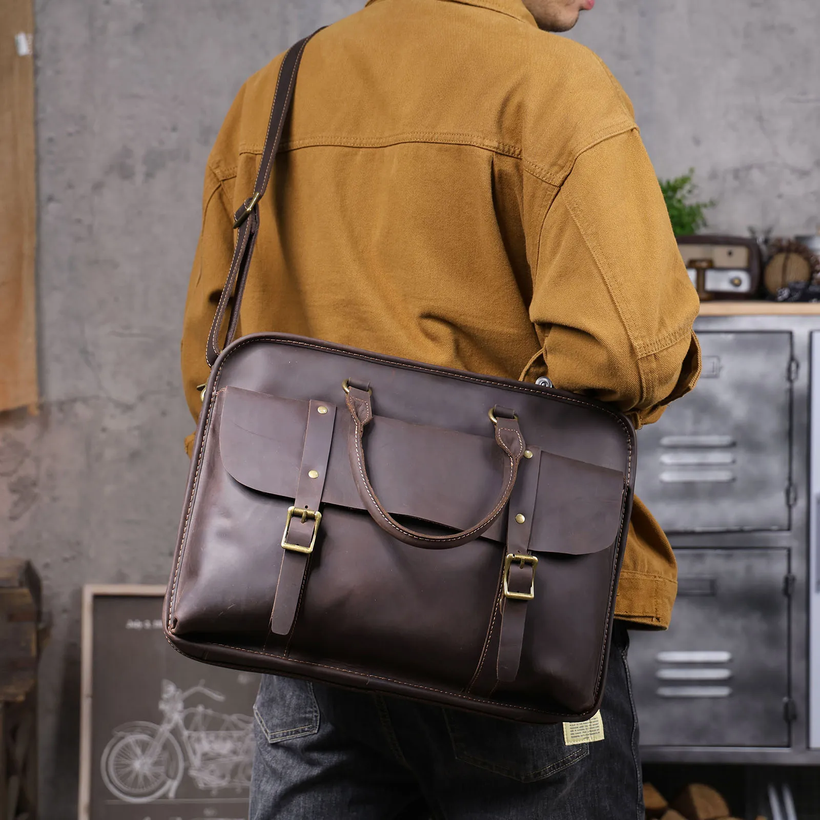 S.WORKER Klassische Aktentasche aus echtem Leder für 15"-Laptops für Herren | Handtasche aus Vollnarbenleder, Umhängetasche für Herren, Büro, Business – Detail 5