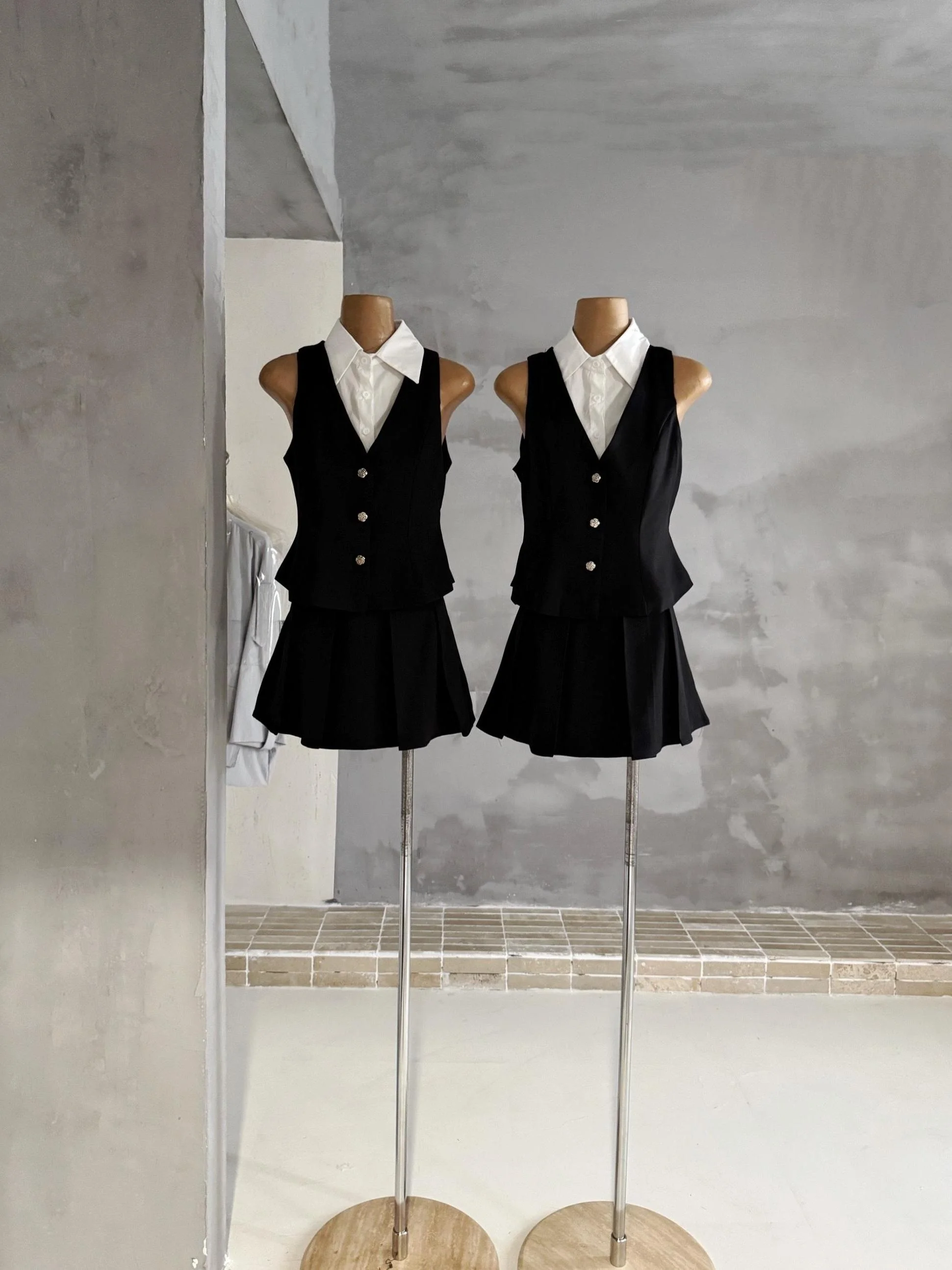

Black Rose Lace Collar Patchwork Vest Short Skirt Two-Piece Set Fashionable Summer Outfit for Women 18-25 Years Old