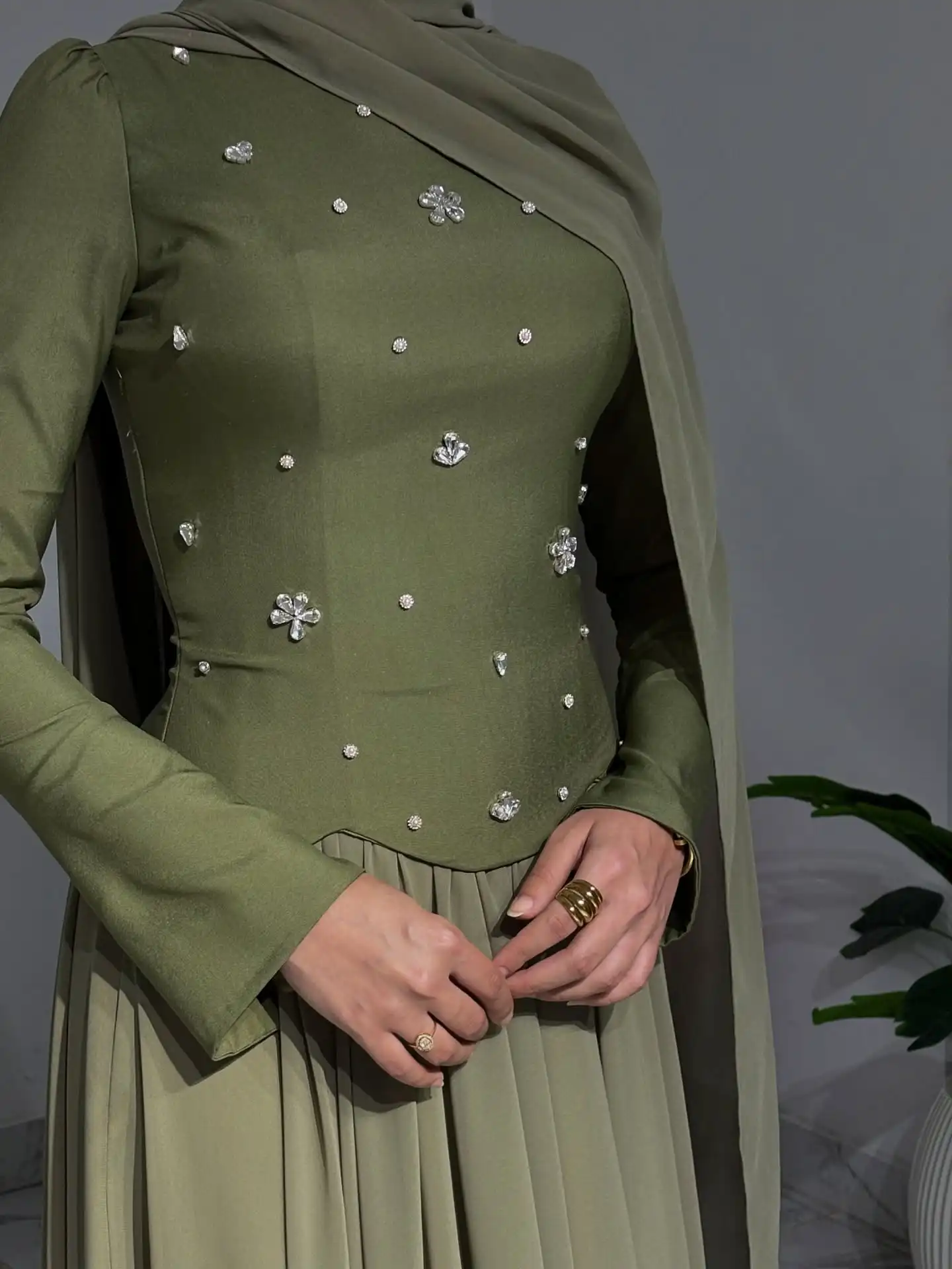 ชุดราตรีสีเขียวแบบสั่งตัด ดีไซน์หรูหรา ผ้าชีฟองประดับลูกปัด สำหรับงานพรอม งานแต่งงาน งานเลี้ยงกลางคืน และชุดสำหรับโอกาสพิเศษ ยาวกรอมพื้น