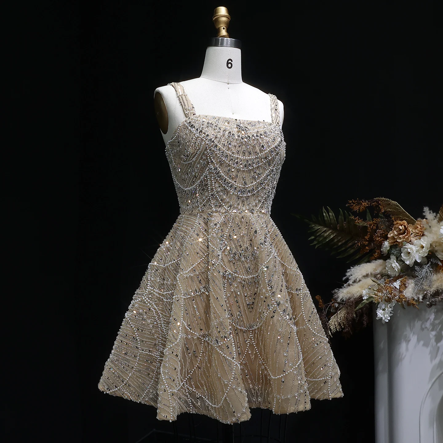 Sharon Said Dubai Hochwertiges Silbernes Kurzes Abendkleid mit Spaghettiträgern, Schwer Perlenbestickt, Arabische Damen Hochzeits- und Partykleider SS649 Maßanfertigung – Detail 8
