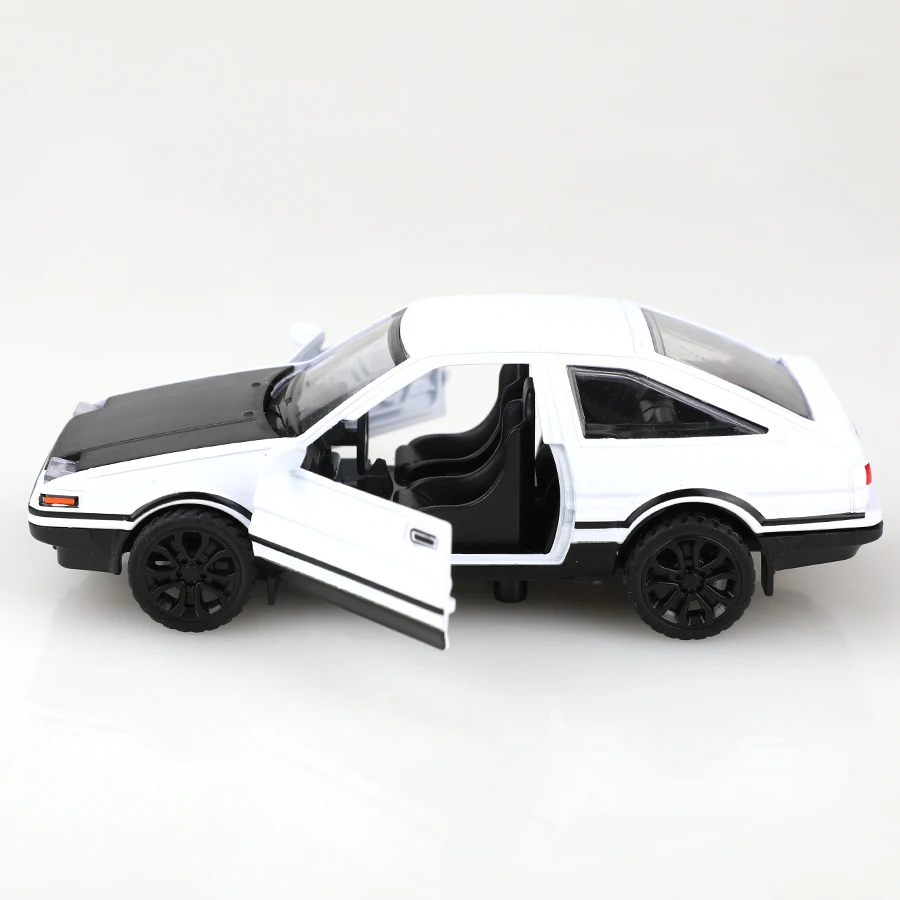 (Encíado) 1:36 coche en miniatura de aleación de metal Takumi Fujiwara Toyota AE86 inicial D extraíble adornos de coche colección juguetes para niño