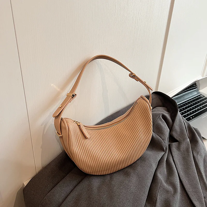 

Летняя мятая сумка через плечо 2025 года, универсальная женская сумка с морщинами, текстурированная сумка через плечо, модная сумка, минималистичная сумка на ремне ​