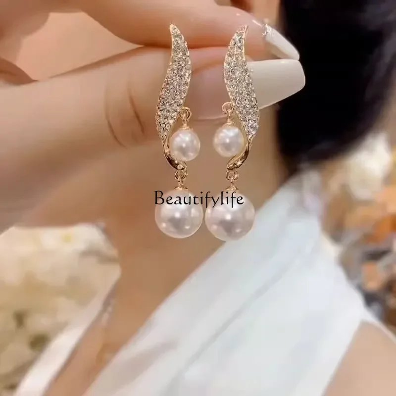 

Pearl pendant earrings, high-end temperament, versatile earrings.