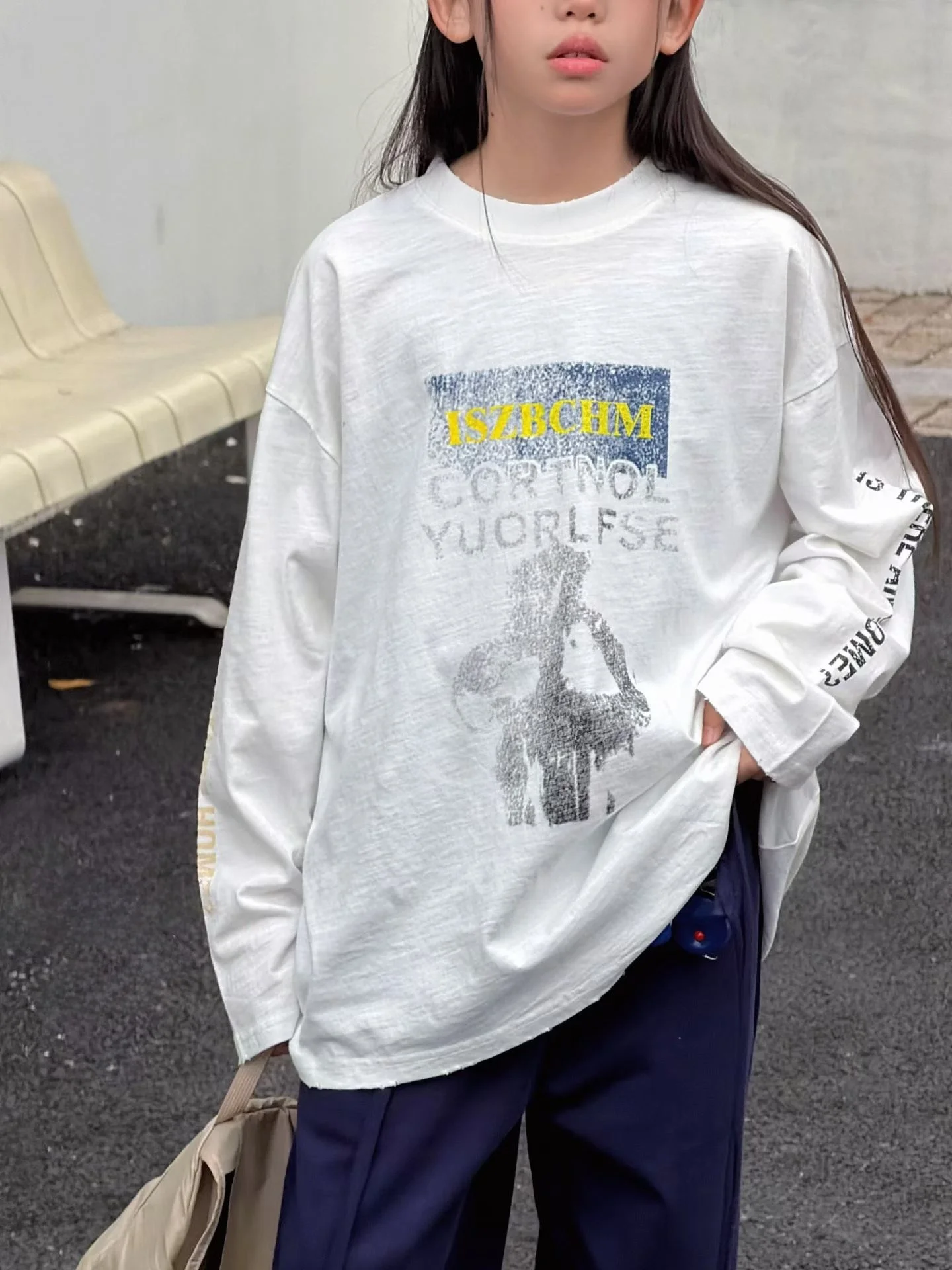 t-shirt-a-manches-longues-style-streetwear-decontracte-coupe-ample-unisexe-blanc-pour-enfants-–-nouvelle-collection-printemps-mode-enfant