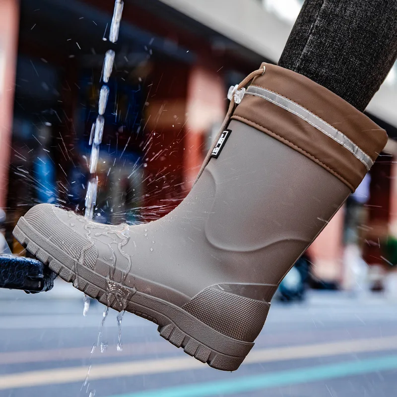

Men's Fashionable PVC Mid-tube Rain Boots Men's Fishing Waterproof Girdle Rain Boots Outdoor Commuting Non-slip Warm Rain Boots