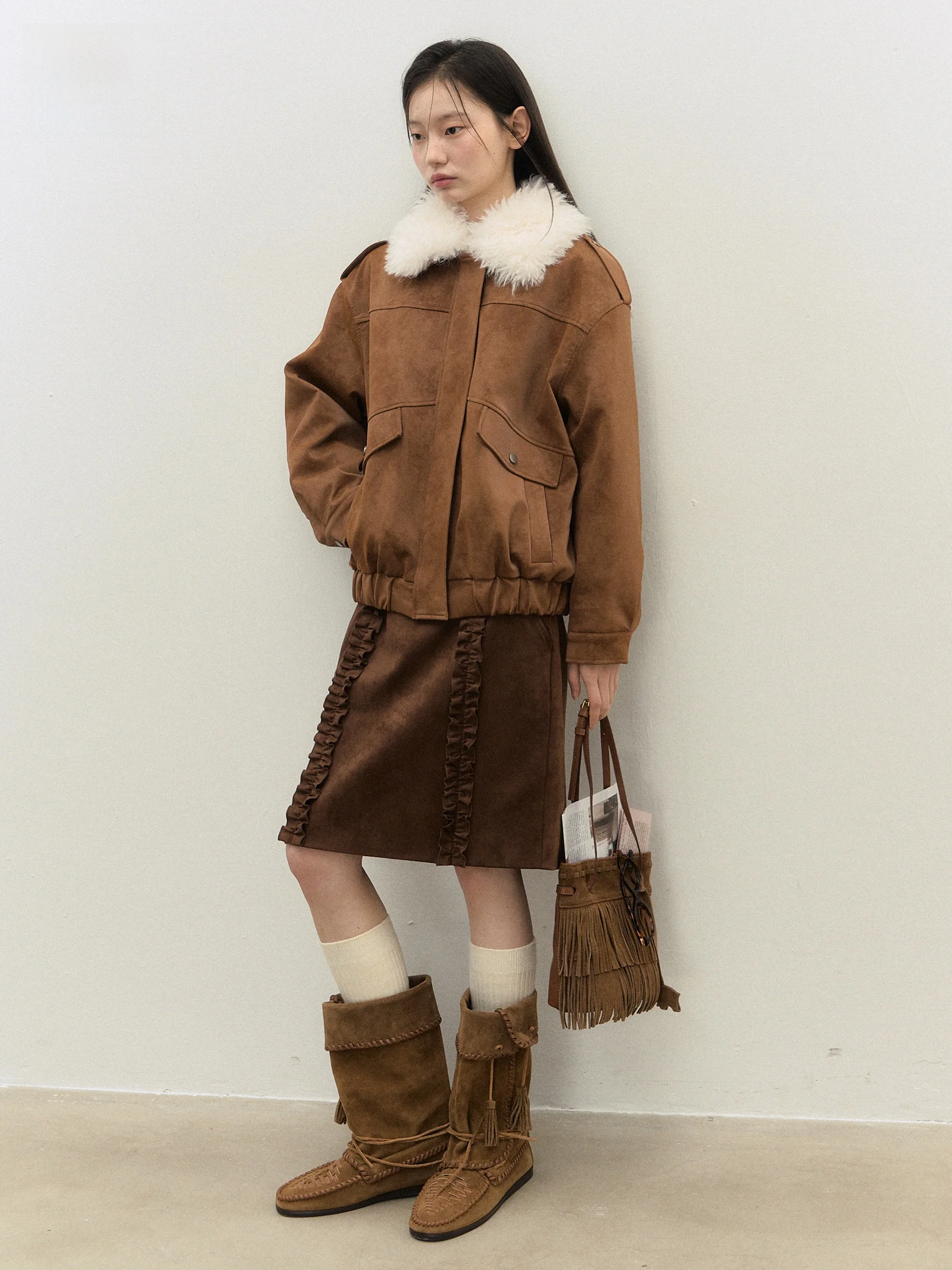 Casaco Feminino Freedom Baren Scenic de Couro de Porco com Gola Destacável em Cor Contrastante, Acolchoado, Quente e Solto com Fechamento em Zíper