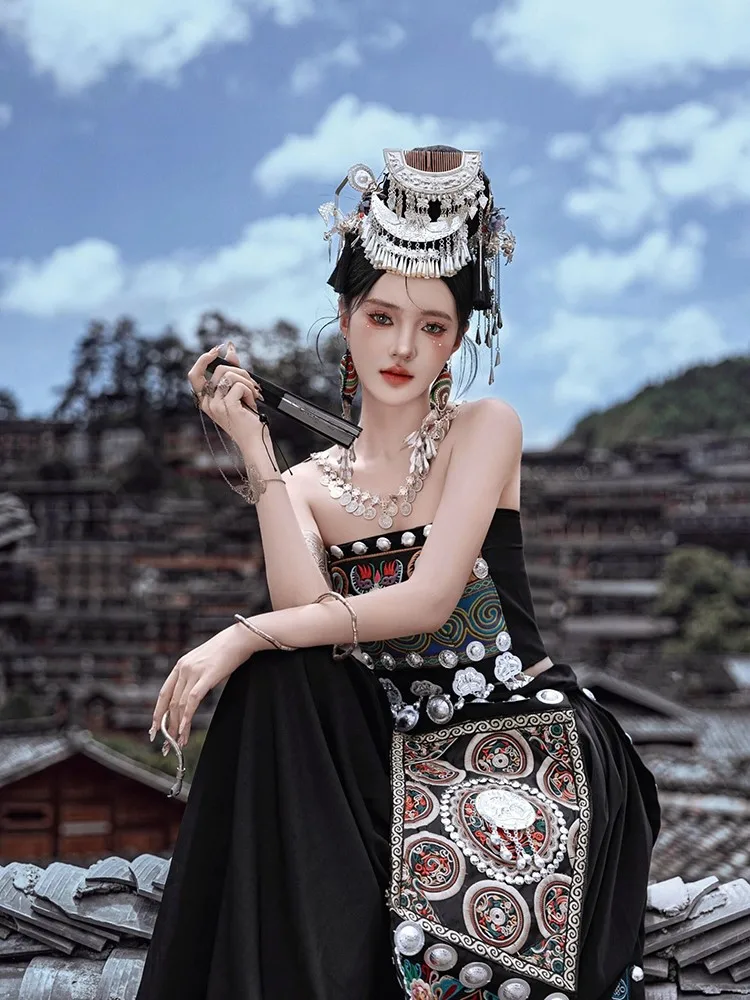 

Women's embroidered strapless long dress for travel and photo