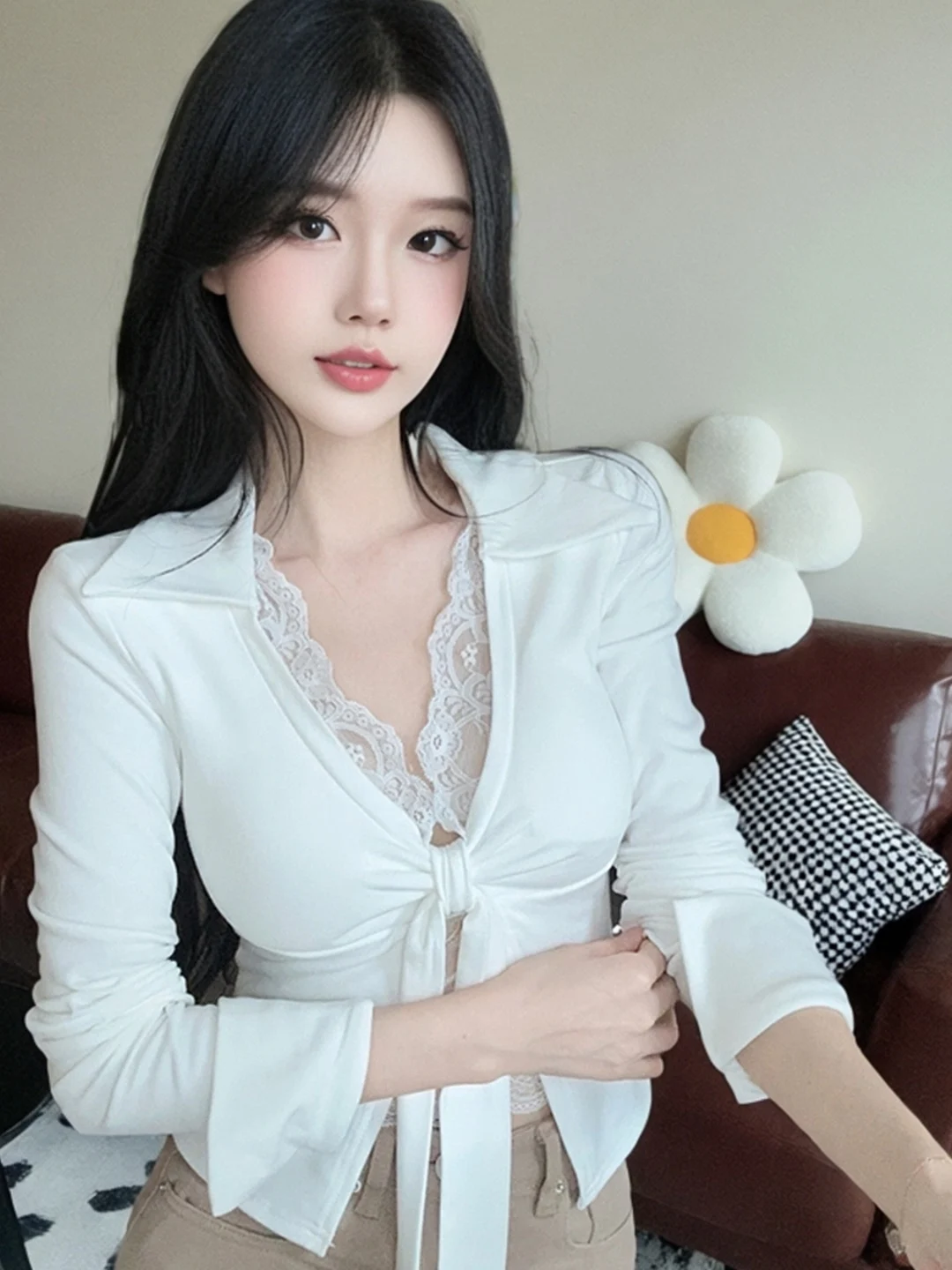 

Fashionable Lace Patchwork V-Neck T-Shirt Women's Long Sleeve Slim Design Spicy Short Base Shirt City Walk Skin-Friendly Brea...