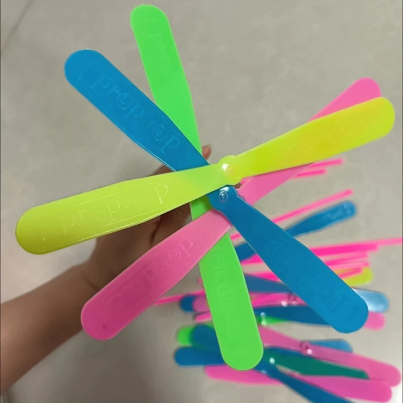 

Novelty Bamboo Dragonfly Spinners 10pcs - Retro Plastic Propeller Flying Toys for Kids Outdoor Activities