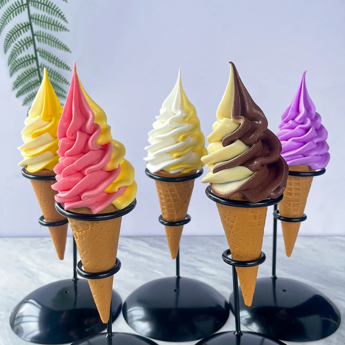 18cm Künstliche Weiche Eiscreme-Waffel, Fake Swirl Sundae Dessert, Realistische Lebensmittel-Fotografie-Requisiten für Café, Schaufenster und Küche – Detail 5