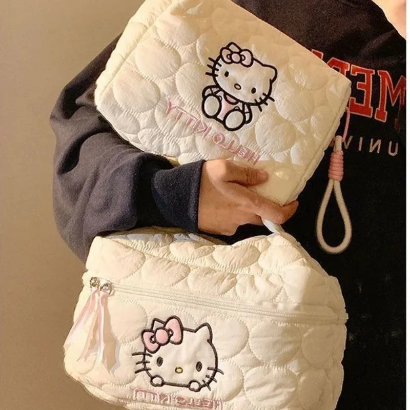 

2026 New cuteand Katie Cat Portable Makeup Bag for Women Portable Large Capacity Toiletries Skin Care Products Storage Bag